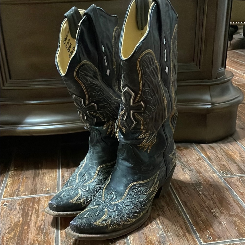 Corral Black and Gold Heeled Boots with Western Flair